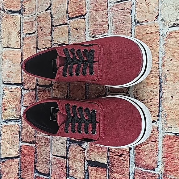 VANS CLASSIC LOWTOP SHOES, WOMANS SIZE 6 GUC - Picture 3 of 11